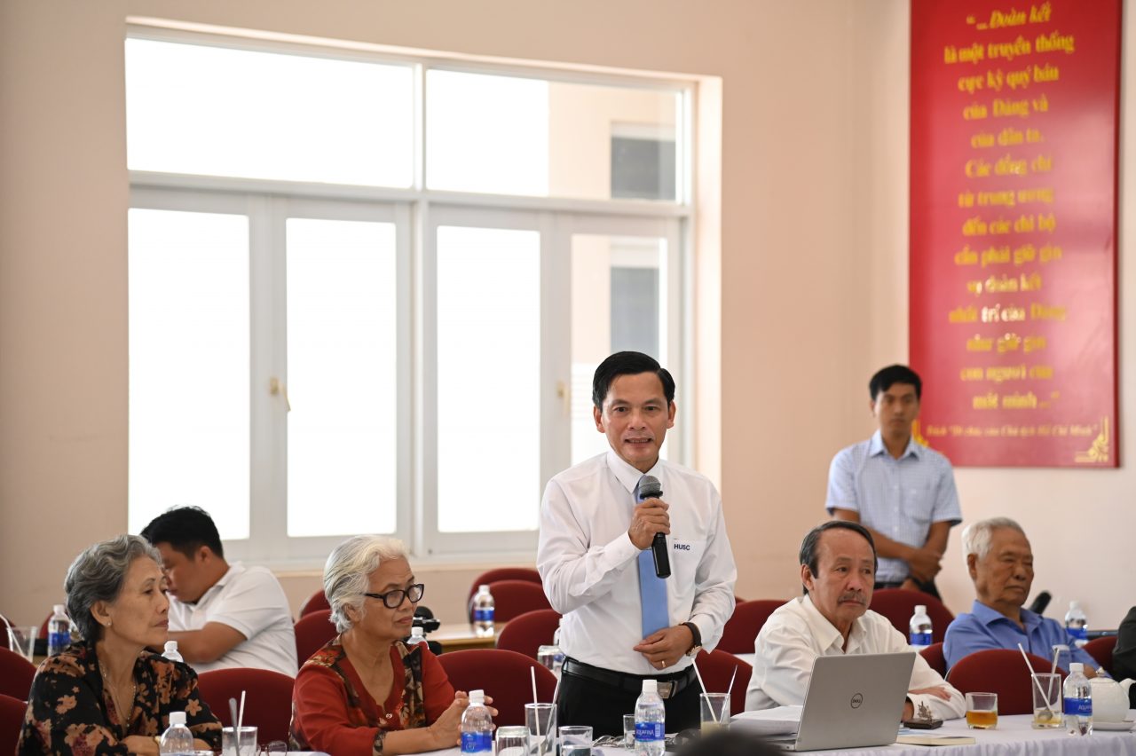 Phó Giáo sư, Tiến sĩ Hoàng Văn Hiển – Nguyên Hiệu trưởng Trường Đại học Khoa học Huế trình bày tóm tắt nội dung của cuốn sách