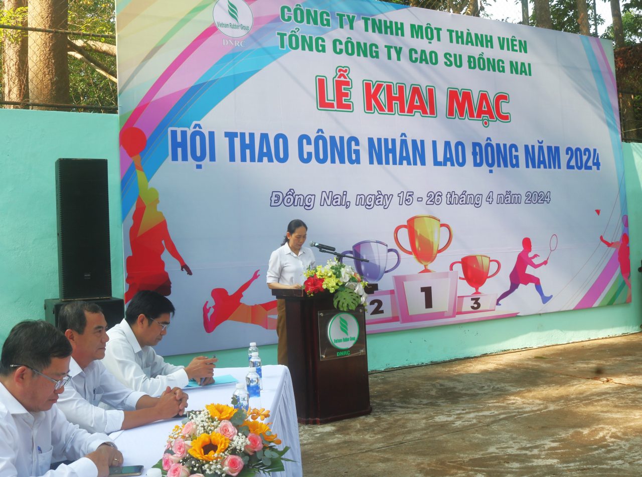 Bà Trương Thị Huế Minh – Phó TGĐ TCT phát biểu khai mạc hội thao