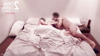 2025年8月最新换妻大神【爱玩夫妻】【2天.2肉棒.无限高潮】被两个男人榨干的早晨，结局篇，感觉真的无比奇妙