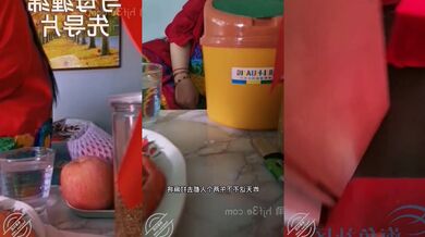 妈妈给我做饭，我却在吃完饭后把洗碗的妈妈操了！